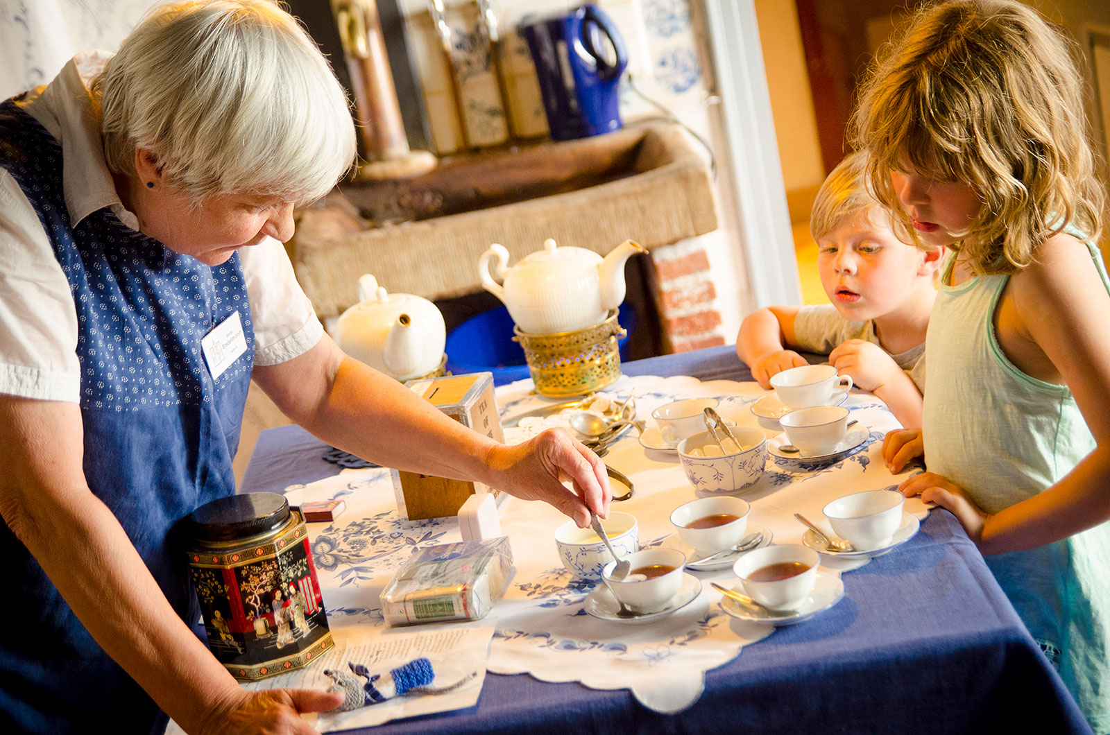 Teemuseum Norden - Traditionelles Tee trinken mit Kindern